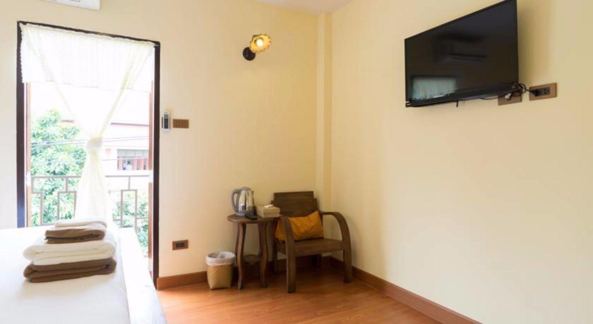 Bed and Breakfast Manon Sleepeatdrink Chiang Mai Zewnętrze zdjęcie